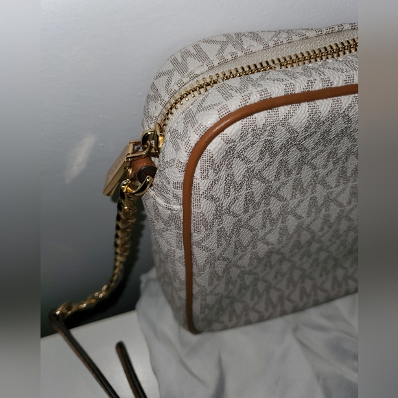 Michael Kors crossbody - Picture 3 of 7